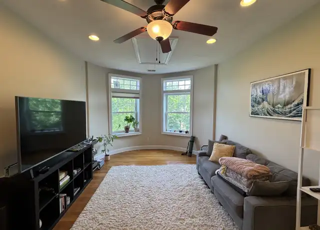 Property at 1867 Beacon St Unit 4-2, Brookline, MA, 02445, 2 beds, 1 bath, [object Object]