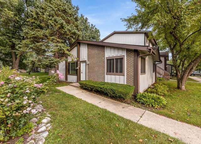 Photo of 636 Forum Dr, Roselle, IL 60172
