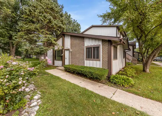 Property at 636 Forum Dr, Roselle, IL, 60172, 2 beds, 1 bath, [object Object]