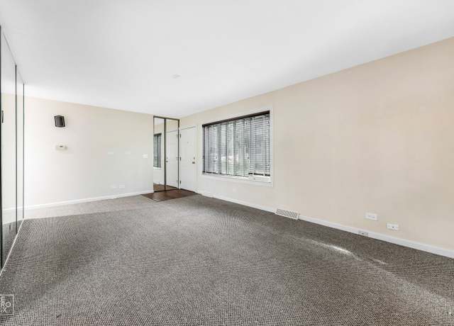 Photo of 636 Forum Dr, Roselle, IL 60172
