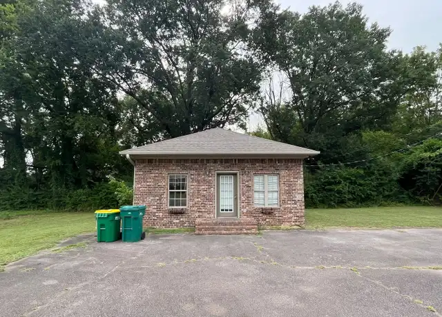Property at 103 S Cleveland Ave, Russellville, AR, 72801, 3 beds, 1 bath, [object Object]