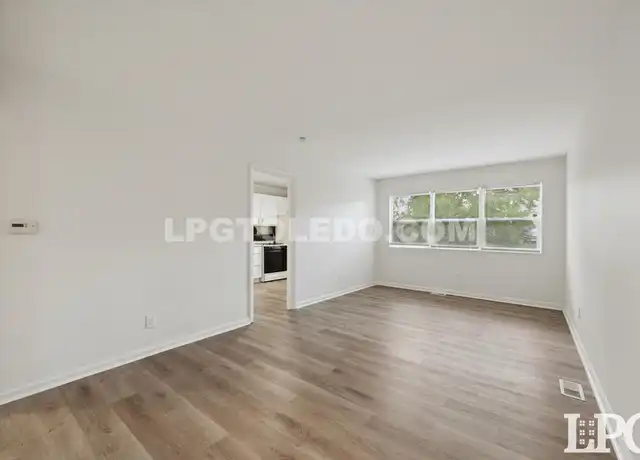 Property at 1020 Liberty St, Toledo, OH, 43605, 2 beds, 1 bath, [object Object]