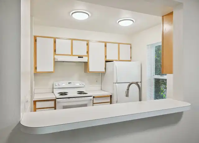 Property at 1038 NE 125th St Unit 7, Seattle, WA, 98125, 1 bed, 1 bath, [object Object]