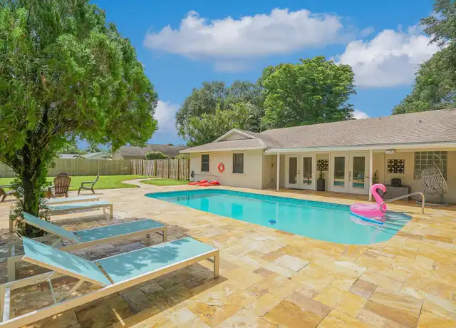 Property at 166 Old Country Rd S, Wellington, FL, 33414, 6 beds, 3 baths, [object Object]