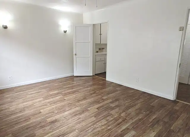 Property at 807 W 30th St Unit 813 1/4, Los Angeles, CA, 90007, 0 beds, 1 bath, [object Object]