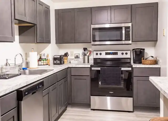 Property at Hampton Court Apartments - 20 Hampton Ave, Northampton, MA, 01060, 2 beds, 2 baths, [object Object]