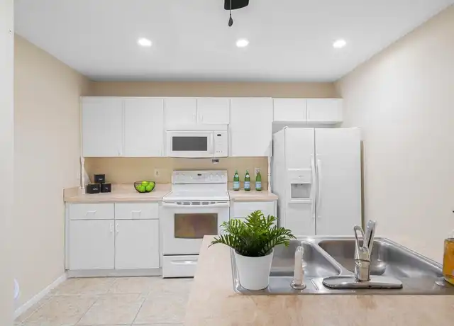 Property at 39784 Meadowood Loop, Zephyrhills, FL, 33542, 1 bed, 1 bath, [object Object]
