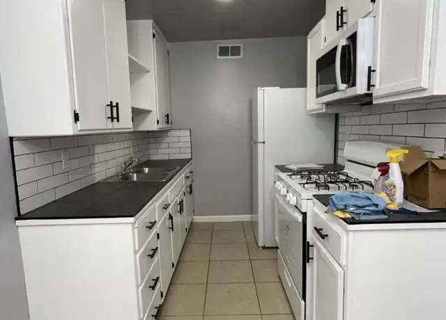 Property at 4348 E Fairfax Ave Unit 4348, Fresno, CA, 93703, 1 bed, 1 bath, [object Object]