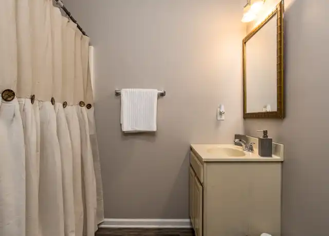 Property at 885 W Main St Unit 202, Johnson City, TN, 37604, 1 bed, 1 bath, [object Object]