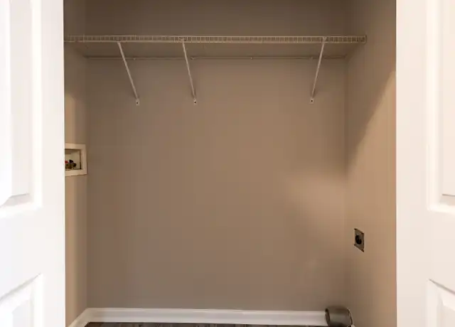 Property at 885 W Main St Unit 202, Johnson City, TN, 37604, 1 bed, 1 bath, [object Object]
