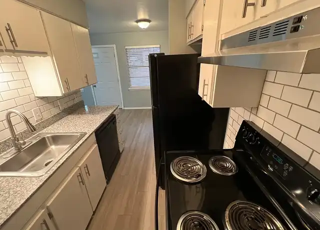 Property at Hampton Gardens Apartment - 518 N Hampton Rd, Desoto, TX, 75115, 2 beds, 1 bath, [object Object]