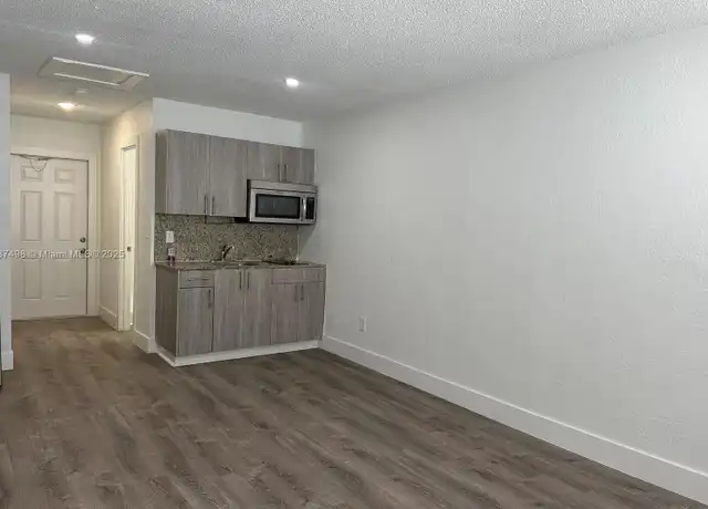Property at 2910 Pierce St Unit 205, Hollywood, FL, 33020, 0 beds, 1 bath, [object Object]