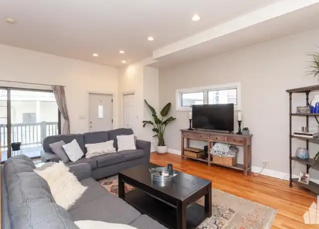 Property at 1433 W Oakdale Ave, Chicago, IL, 60657, 4 beds, 3 baths, [object Object]