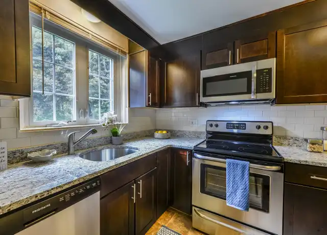 Property at 11 Captain Parker Arms Unit 22, Lexington, MA, 02421, 1 bed, 1 bath, [object Object]