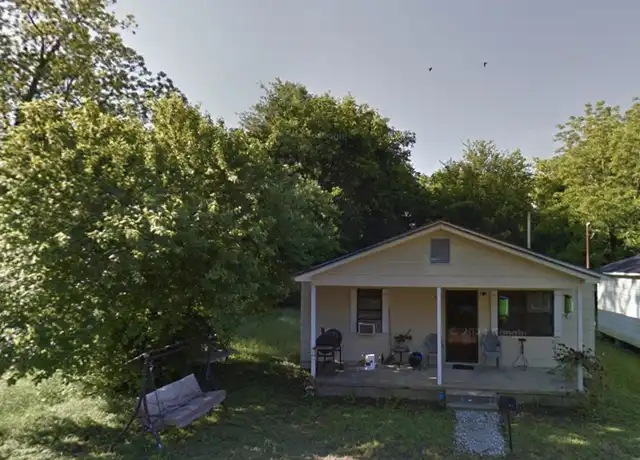 Property at 2004 4th Ave S, Columbus, MS, 39701, 2 beds, 1 bath, [object Object]