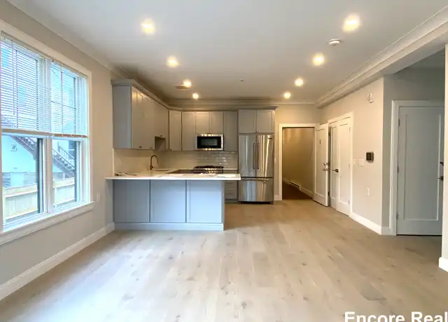 Property at 32 Cummins Hwy #4, Roslindale, MA, 02131, 2 beds, 2 baths, [object Object]