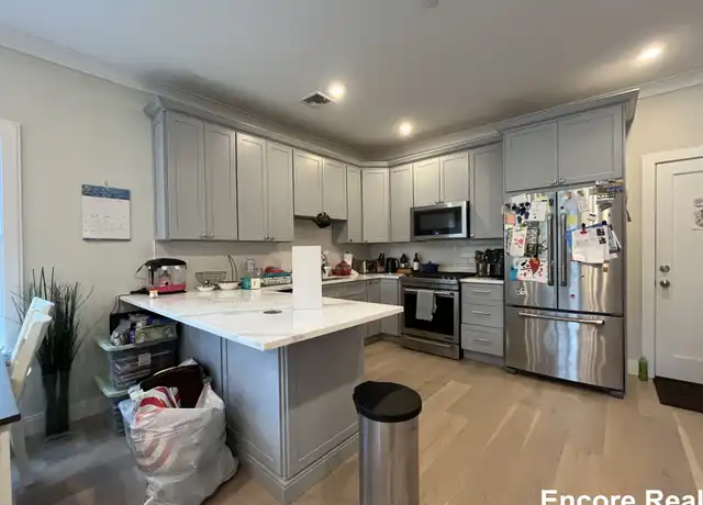 Property at 32 Cummins Hwy #4, Roslindale, MA, 02131, 2 beds, 2 baths, [object Object]