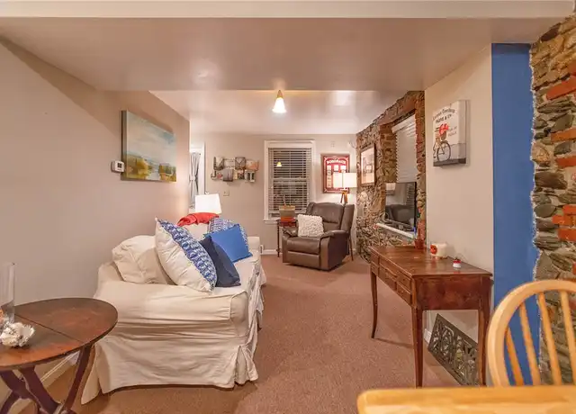 Property at 18 Perry St Unit A, Newport, RI, 02840, 1 bed, 1 bath, [object Object]