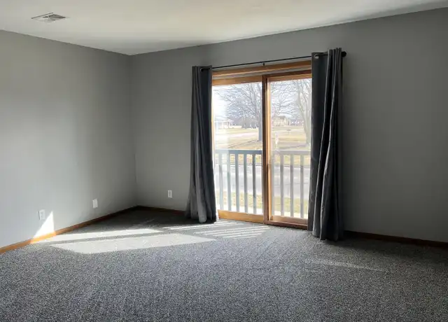 Property at 2660 2nd Ave N Unit 4, Fort Dodge, IA, 50501, 2 beds, 1.5 baths, [object Object]