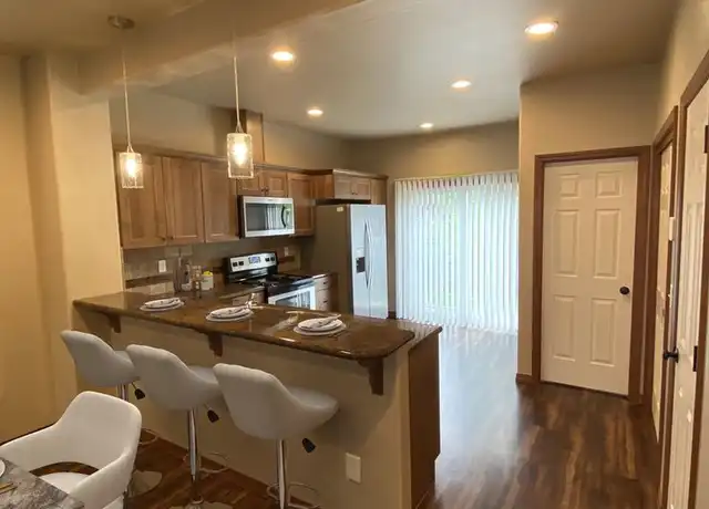 Property at 615 S 3rd St Unit B, Selah, WA, 98942, 2 beds, 2.5 baths, [object Object]