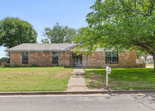 Property at 429 Lindenwood Ln W, Hewitt, TX, 76643, 3 beds, 2 baths, [object Object]