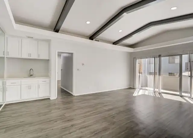 Property at 7244 Hillside Ave Unit 207, Los Angeles, CA, 90046, 2 beds, 2 baths, [object Object]