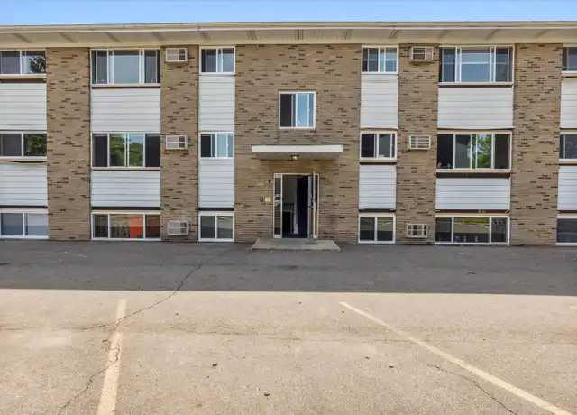 Property at Skyline Apartments - 4221 N Grand River Ave, Lansing, MI, 48906, 2 beds, 1 bath, [object Object]