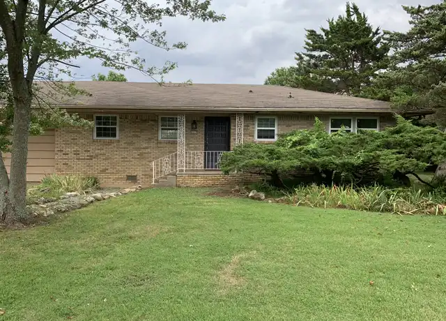 Property at 1117 E Ridgeway Dr, Fayetteville, AR, 72701, 3 beds, 2 baths, [object Object]