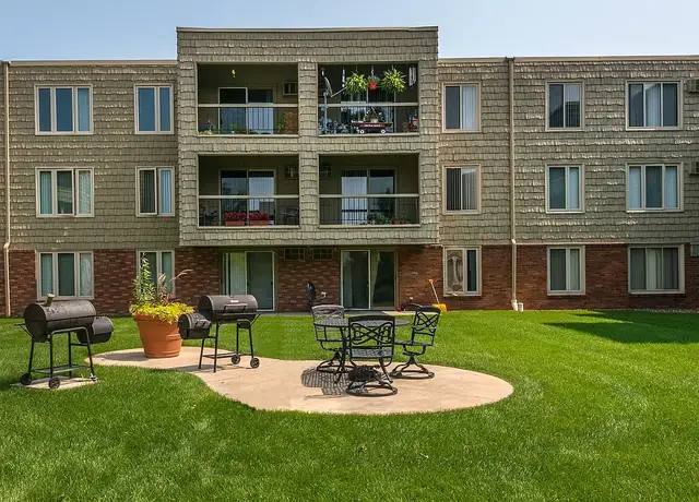 Photo of 4141 Parklawn Ave, Minneapolis, MN 55435