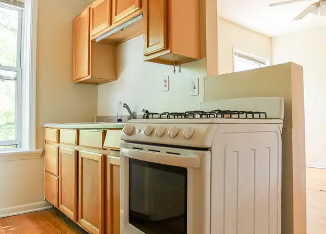 Property at 1250 W Montrose Ave Unit 220, Chicago, IL, 60640, 1 bed, 1 bath, [object Object]