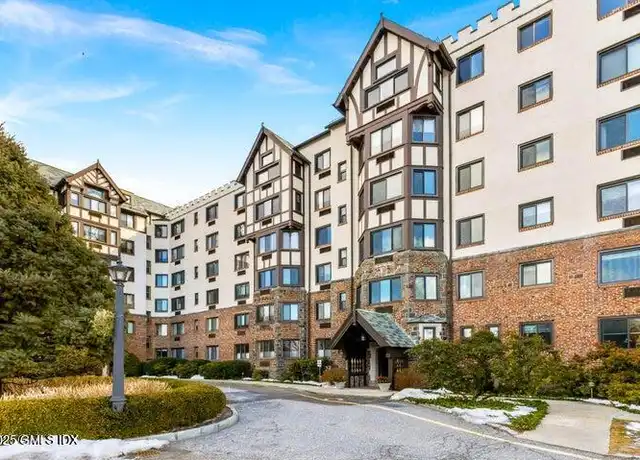Property at 47 Lafayette Pl Unit 4C, Greenwich, CT, 06830, 2 beds, 1 bath, [object Object]