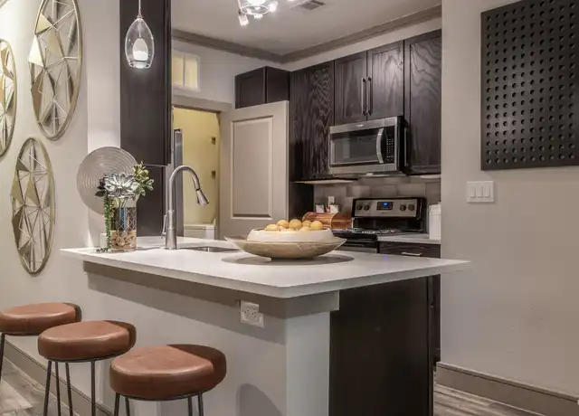 Property at 998 Crosby St Unit M1801, Houston, TX, 77019, 1 bed, 1 bath, [object Object]