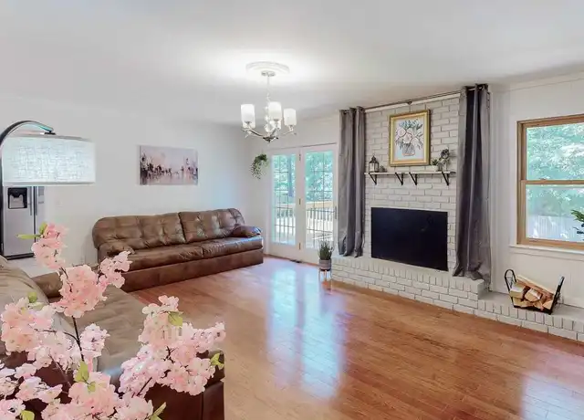 Property at 304 W Lakeshore Dr, Carrollton, GA, 30117, 1 bed, 1 bath, [object Object]