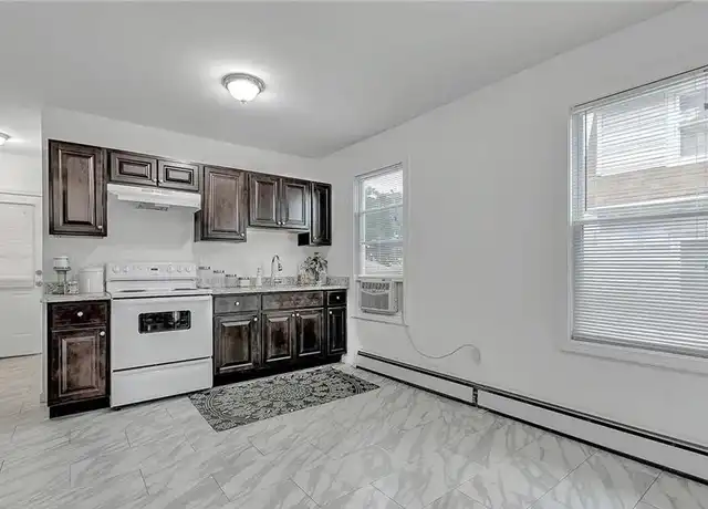 Property at 162 Thompson St, Stratford, CT, 06615, 2 beds, 1 bath, [object Object]