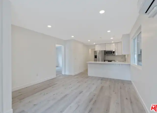 Property at 1025 Pleasant View Ave Unit A, Venice, CA, 90291, 3 beds, 3 baths, [object Object]