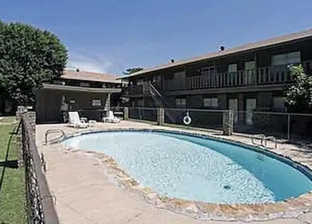 Property at Squire Village - 1207 Crown Point Ave, Norman, OK, 73072, 1-2 bed, 1 bath, [object Object]