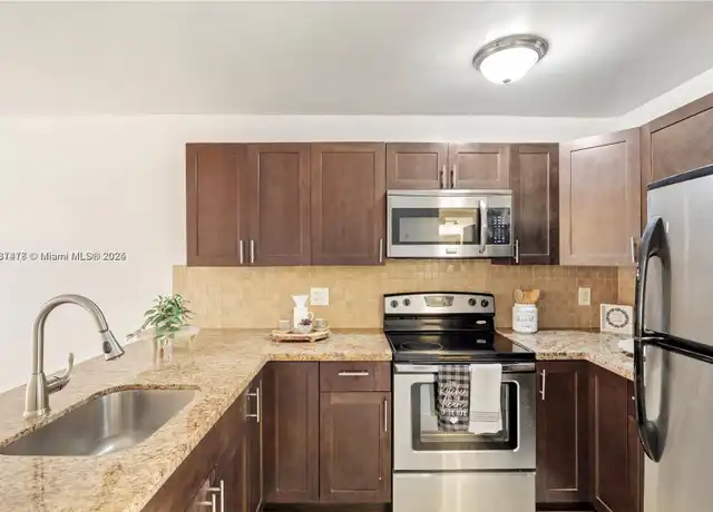 Property at 7241 Miami Lakes Dr Unit D19, Miami Lakes, FL, 33014, 1 bed, 1 bath, [object Object]