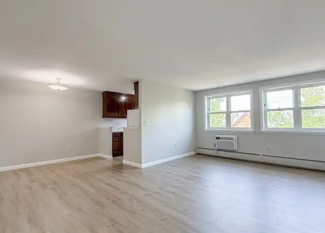 Property at 70 Russ St Unit D-28, Hartford, CT, 06106, 1 bed, 1 bath, [object Object]