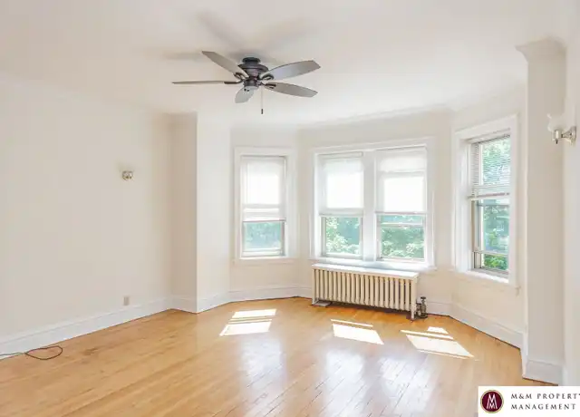 Property at 7356 W Lake St Unit 7358-3, Melrose Park, IL, 60160, 2 beds, 1 bath, [object Object]