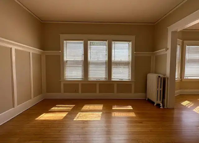 Property at 1704 E Locust Apartments - 1704 E Locust St, Milwaukee, WI, 53211, 2 beds, 1 bath, [object Object]