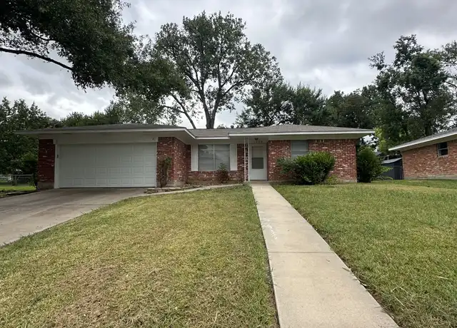 Property at 1008 Oakridge St, Brenham, TX, 77833, 3 beds, 2 baths, [object Object]