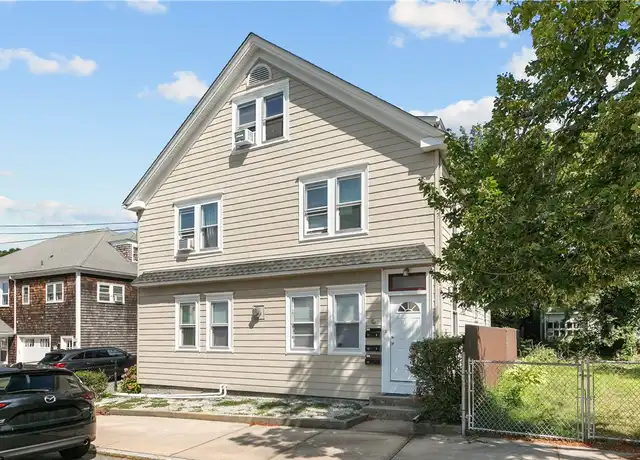 Property at 40 Webster St Unit B, Newport, RI, 02840, 1 bed, 1 bath, [object Object]