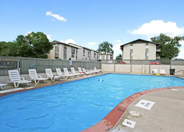 Property at Vivion Oaks - 5000 N Oak Trfy, Kansas City, MO, 64118, 2 beds, 1.5-2 baths, [object Object]