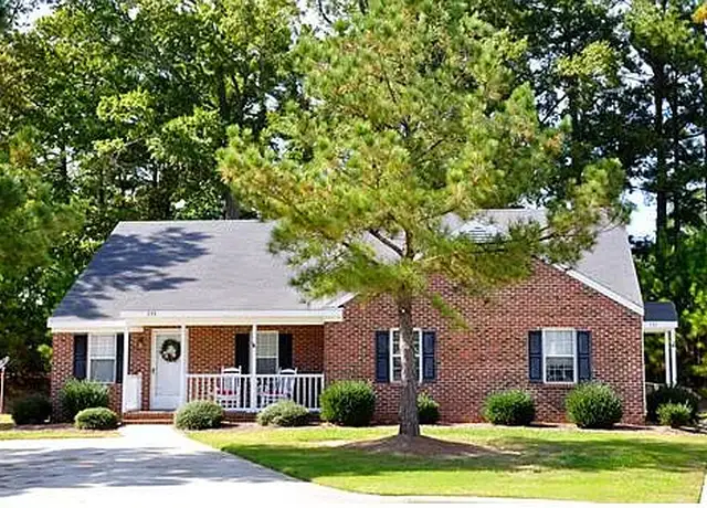 Photo of 401 Brook St, Clayton, NC 27520