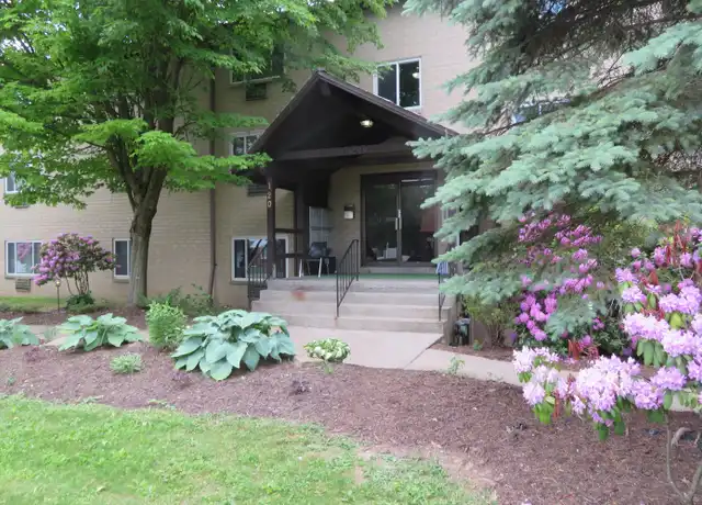 Property at 120 Foxwood Rd, Coraopolis, PA, 15108, 1 bed, 1 bath, [object Object]