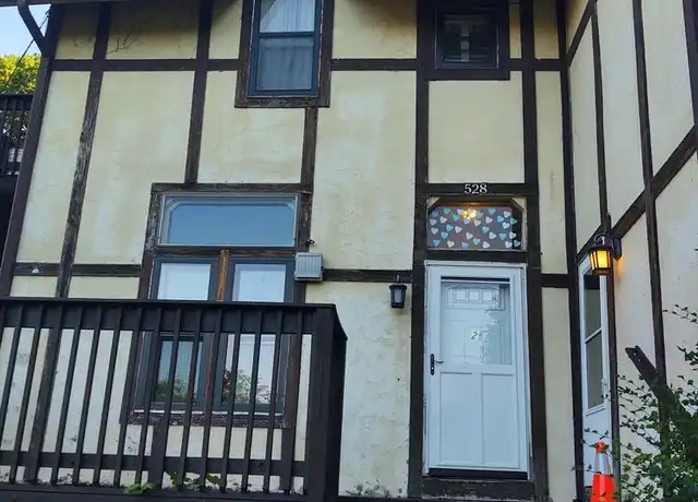 Property at 528 W 6th St Apt 1, Davenport, IA, 52803, 2 beds, 1 bath, [object Object]