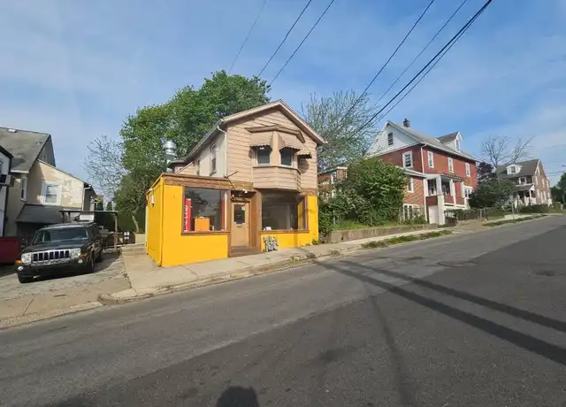 Property at 107 E County Line Rd Unit 2, Ardmore, PA, 19003, 2 beds, 1 bath, [object Object]