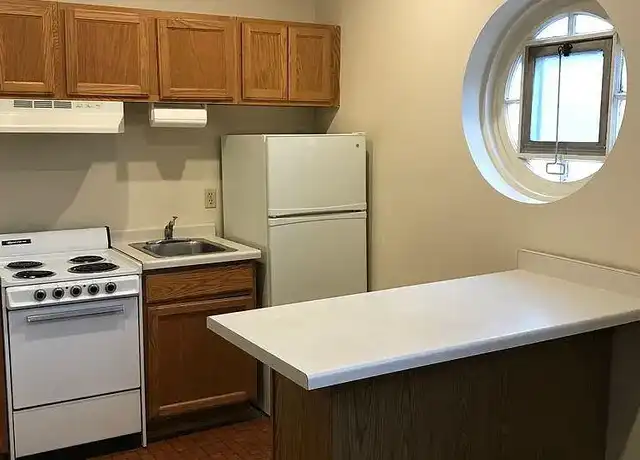 Property at Cass Street Apartments - 1233 N Marshall St, Milwaukee, WI, 53202, 2 beds, 1 bath, [object Object]