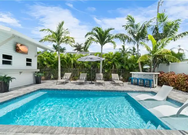 Property at 643 108th Ave N, Naples, FL, 34108, 4 beds, 2 baths, [object Object]