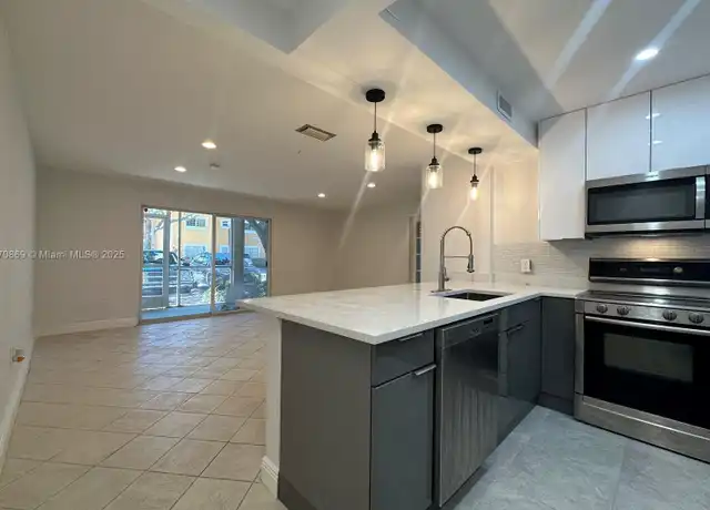 Property at 441 SE 10th St Unit 102, Dania Beach, FL, 33004, 2 beds, 2 baths, [object Object]